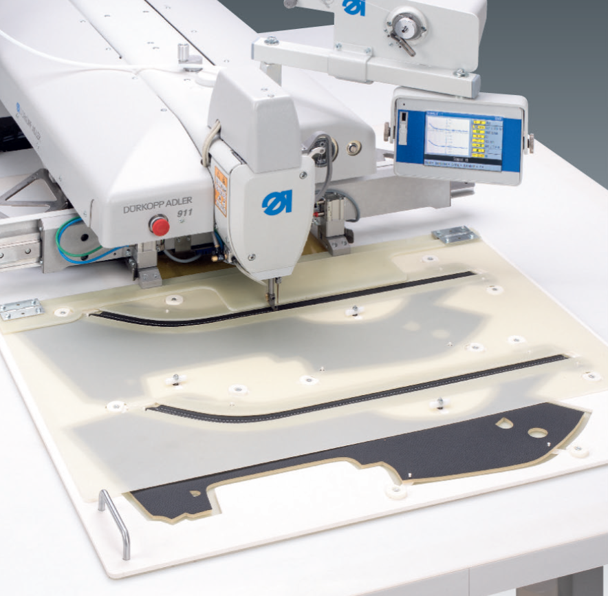 Dürkopp Adler 911-210-8055-10 CNC Kontrollü, Geniş Alanlı – Alternatif Klemp Sistemli, 800 x 550 mm Çalışma Alanlı Dikiş Otomatı