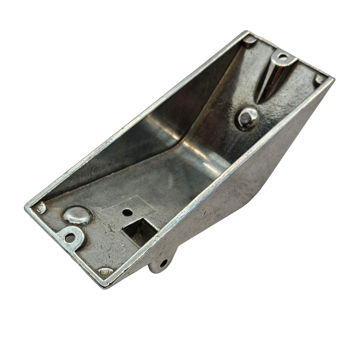 Çuvalağzı Dikiş Makinesi Üçgen Metal Kapak / 6001006 (245014) BC-1-21 - görsel 2